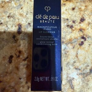 CLE DE PEAU BEAUTE
The Precious Lipstick
$110 new